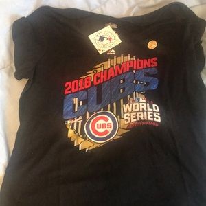 Chicago Cubs women’s T-shirt.